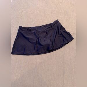Athleta Women’s navy blue swim skort